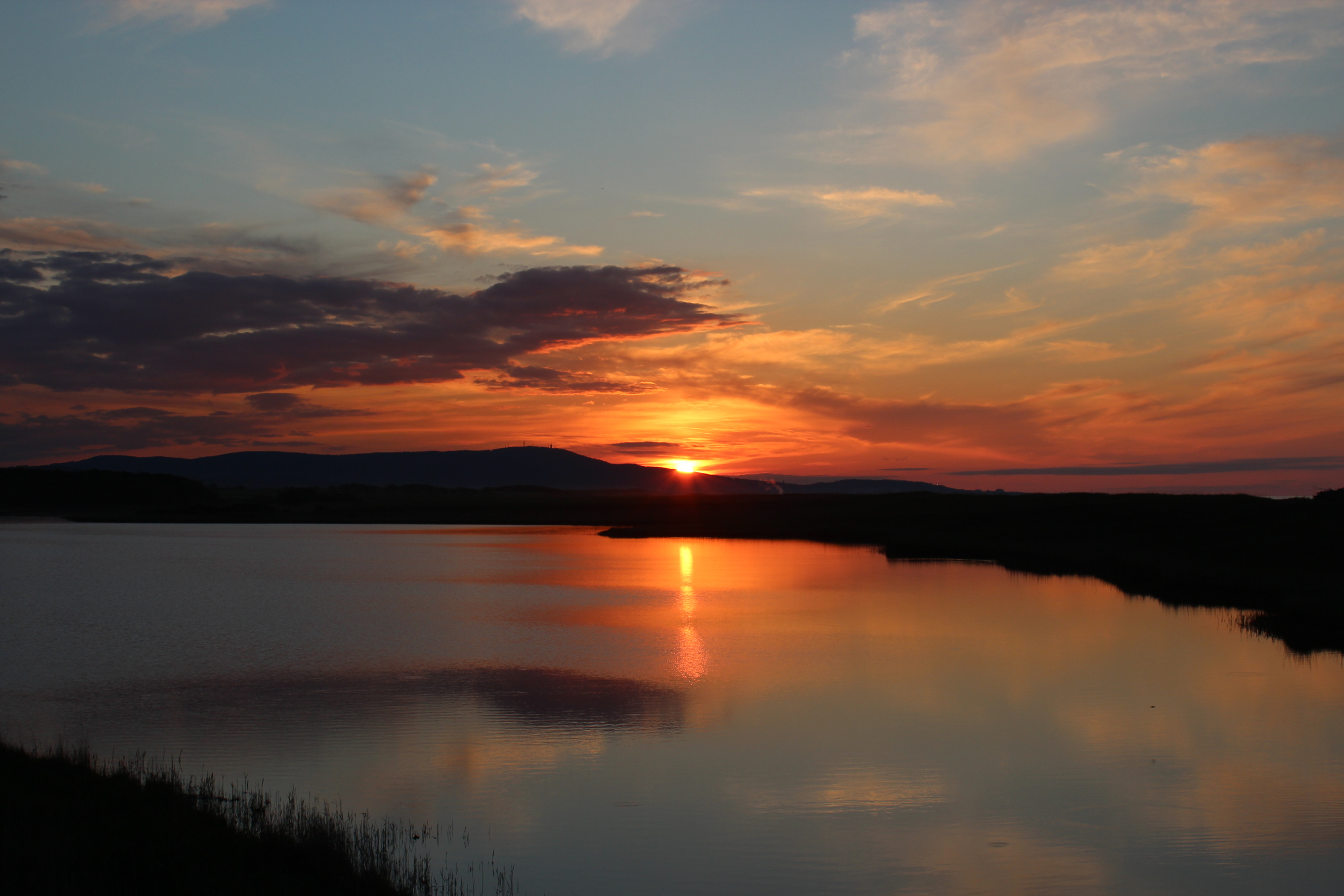 コムケ湖の夕日